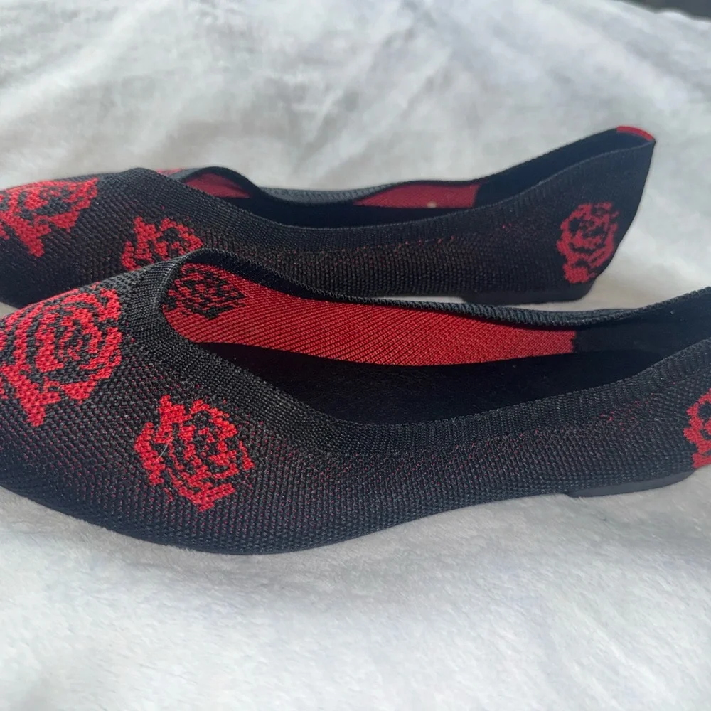 Black and Red Floral Embroidered Loafers - Picture 3 of 4